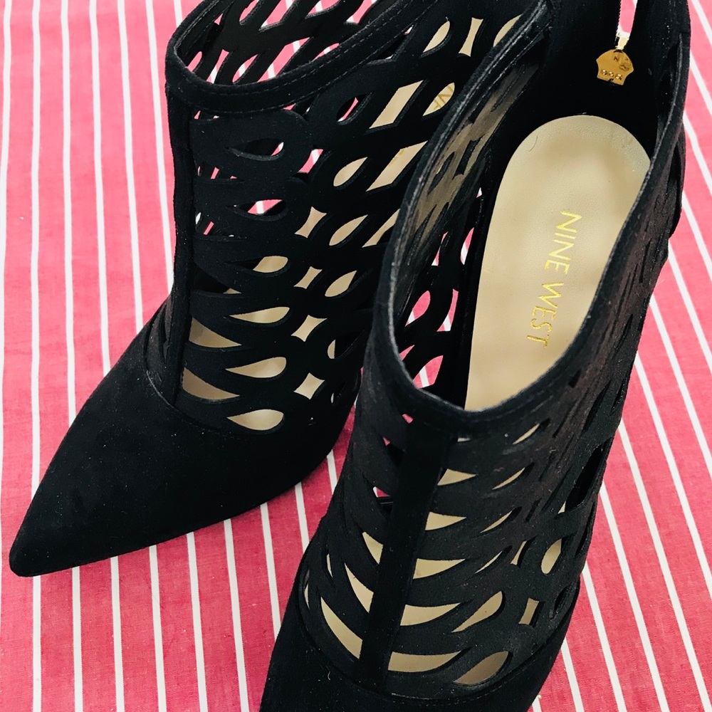 Nine West black suede zippered pumps/boots! Sharp!